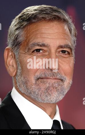 Akte vom 10/10/21 von George Clooney. Der Hollywood-Star hat gesagt, dass ihm 35 Millionen Dollar für einen Tag Arbeit für einen Luftverkehrsunternehmen angeboten wurden, aber nachdem er mit seiner Frau, dem Menschenrechtsanwalt Amal, gesprochen hatte, hatte er sich dagegen entschieden. Ausgabedatum: Freitag, 3. Dezember 2021. Stockfoto