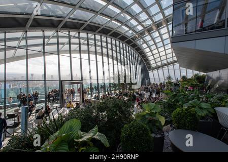 London 09/27/2019. Der Sky Garden, Londons höchste hängende Gärten, befindet sich auf der 35th. Etage der 20 Fenchurch Street, dem Wolkenkratzer der Stadt Stockfoto