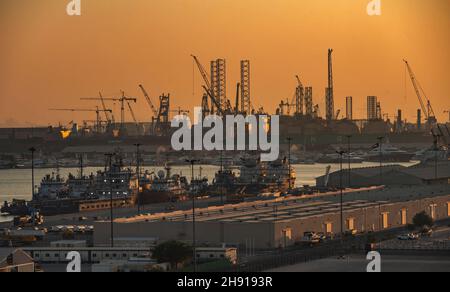 Gesamtansicht von Port Rashid in Dubai, Vereinigte Arabische Emirate. Bilddatum: Freitag, 26. November 2021. Bildnachweis sollte lauten: Anthony Devlin Stockfoto