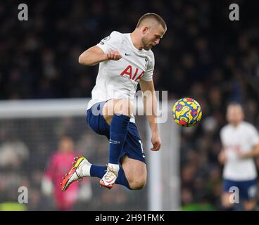 London, Großbritannien. 02nd Dez 2021. 02. Dezember - Tottenham Hotspur gegen Brentford - Premier League - Tottenham Hotspur Stadium Eric Dier während des Spiels im Tottenham Hotspur Stadium Bildnachweis: © Mark Pain / Alamy Live-Nachrichten Guthaben: Mark Pain/Alamy Live News Stockfoto