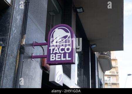 Barcelona, Spanien - 5. November 2021: Taco Bell Zeichen, illustrative Editorial. Stockfoto