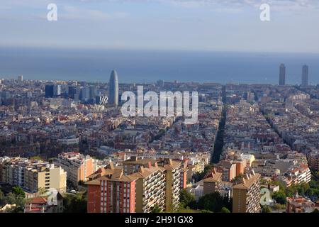 Barcelona, Spanien - 5. November 2021: Barcelona City view with Torre Glories or Torre Agbar, illustrative Editorial. Stockfoto