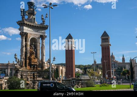 Barcelona, Spanien - 5. November 2021: Venetian Towers or Torres Venecianes near Placa d Espanya, illustrative Editorial. Stockfoto