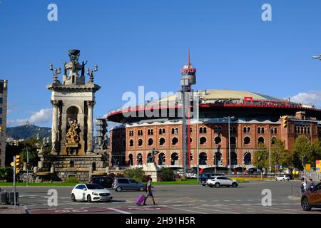 Barcelona, Spanien - 5. November 2021: Arenas de Barcelona und Placa d'Espanya, illustrative Editorial. Stockfoto
