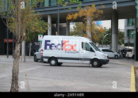 Barcelona, Spanien - 5. November 2021: FedEx Express-LKW-Auto, illustrative Editorial. Stockfoto