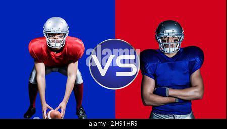 Porträt von selbstbewussten männlichen amerikanischen Fußballspielern vor farbigem Hintergrund Stockfoto
