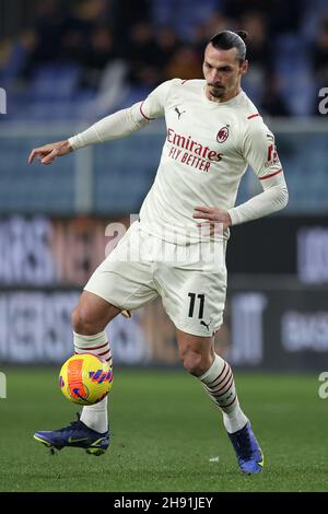 Luigi Ferraris Stadium, Genua, Italien, 01. Dezember 2021, Zlatan Ibrahimovic (AC Mailand) im Einsatz während des FC Genua gegen AC Mailand - italienischer Fußballseri Stockfoto