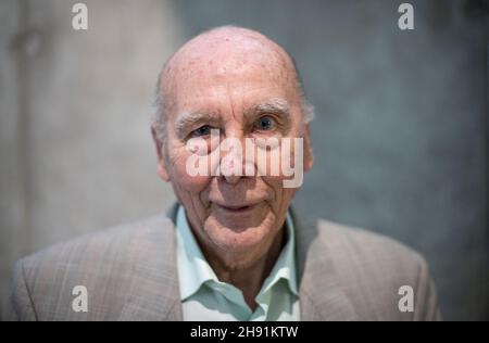 Dortmund, Deutschland. 03rd. Juli 2019. Fußball: Weltmeister Horst Eckel ist in der Sonderausstellung 'Post vom Chef - Herbergers Briefe an die Weltmeister'. Der ehemalige Fußball-Weltmeister Horst Eckel ist tot. Wie der Deutsche Fußball-Verband am Freitag mitteilte, starb der letzte noch lebende Weltmeister aus dem Jahr 1954 am Freitag im Alter von 89 Jahren.(zur dpa 'Ex-Fußball-Weltmeister Horst Eckel gestorben') Quelle: Bernd Thissen/dpa/Alamy Live News Stockfoto