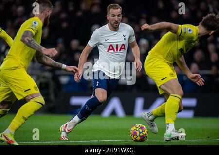 LONDON, ENGLAND - 02. DEZEMBER: Harry Kane von Tottenham während des Premier League-Spiels zwischen Tottenham Hotspur und Brentford in Tottenham Hotspur Stockfoto