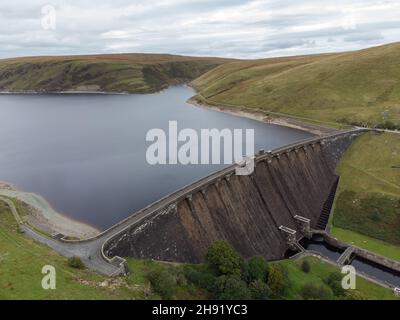 Luftaufnahme des Claerwen Stausees im Elan Valley, Wales Stockfoto