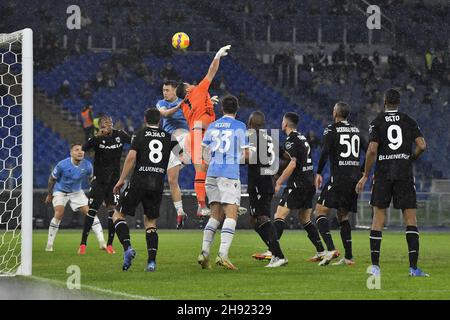 Marco Silvestri von Udinese Calcio und Patric von SS LAZIO während der 15th Tage der Serie A Meisterschaft zwischen S.S. Lazio gegen Udinese Calcio am 2. Dezember Stockfoto