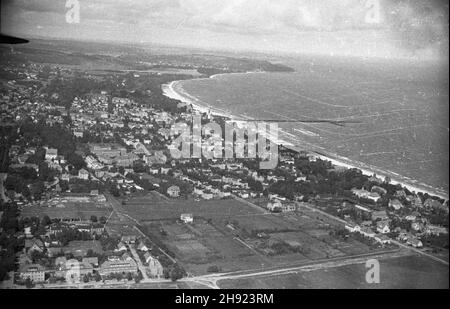 Sopot, 1947-05. Widok lotniczy miasta i Zatoki Gdañskiej od strony l¹du. bb/gr PAP Dok³adny dzieñ wydarzenia nieustalony. Sopot, Mai 1947. Die Vogelperspektive auf Sopot und die Bucht von Gdanska. bb/gr PAP Stockfoto