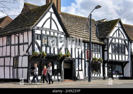 Ask Ital Restaurant in Tudor Fachwerkgebäude, High Street, Crawley, West Sussex, England, Vereinigtes Königreich Stockfoto