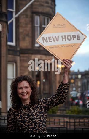 Edinburgh Schottland, Vereinigtes Königreich Dezember 03 2021. Wendy Chamberlain, Abgeordnete von North East Fife, im Hauptquartier der schottischen Liberaldemokraten, wo sie als neue stellvertretende Vorsitzende der schottischen Liberaldemokraten vorgestellt wird Stockfoto