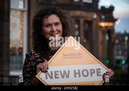 Edinburgh Schottland, Vereinigtes Königreich Dezember 03 2021. Wendy Chamberlain, Abgeordnete von North East Fife, im Hauptquartier der schottischen Liberaldemokraten, wo sie als neue stellvertretende Vorsitzende der schottischen Liberaldemokraten vorgestellt wird Stockfoto