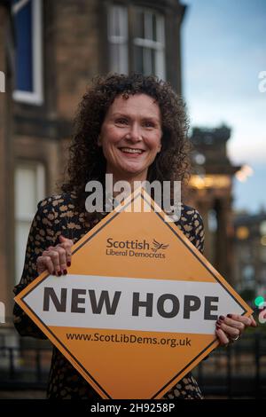 Edinburgh Schottland, Vereinigtes Königreich Dezember 03 2021. Wendy Chamberlain, Abgeordnete von North East Fife, im Hauptquartier der schottischen Liberaldemokraten, wo sie als neue stellvertretende Vorsitzende der schottischen Liberaldemokraten vorgestellt wird Stockfoto