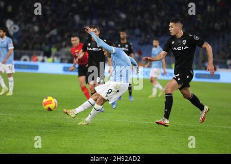 Rom, Latium, Italien. 2nd Dez 2021. Italien: Im Stadio Olimpico aus Rom, Latium und Udinese 4-4 für das Spiel der italienischen Serie A 2021 2022-15th. In diesem Bild: Pedro (Bild: © Paolo Pizzi/Pacific Press via ZUMA Press Wire) Stockfoto