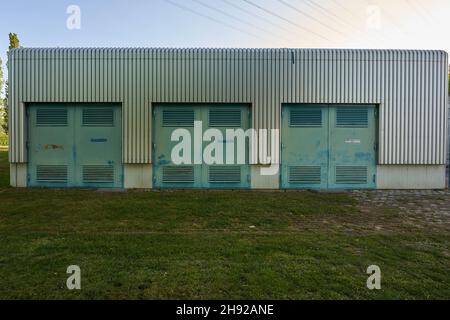 Altbach, 08. Mai 2020: Technische Anlage der EnBW, Neckarwerke, Altbach, Deutschland Stockfoto
