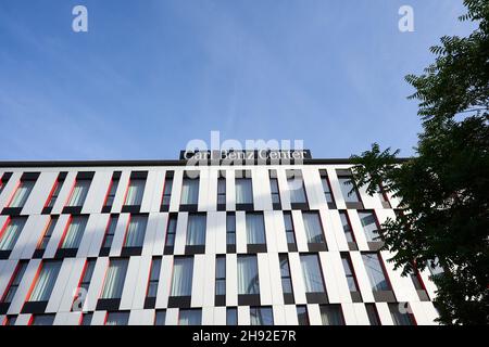 Stuttgart Bad Cannstatt, Deutschland - 22. Mai 2020: Das Carl Benz Center ist ein 2006 eröffnetes Veranstaltungszentrum im Neckarpark in Bad Cannstatt, Stuttgart. Stockfoto