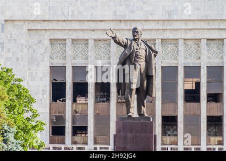 BISCHKEK, KIRGISISTAN - 28. MAI 2017: Wladimir-Lenin-Statue in Bischkek, der Hauptstadt Kirgisistans. Stockfoto