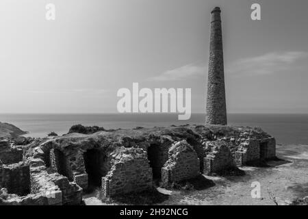 Blick auf die Arsen-Labryinthe bei der Botallack Mine in Cornwall Stockfoto