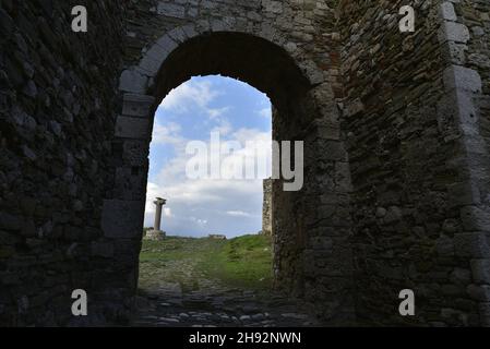 Hauptgewölbtes Eingangstor der Burg Methoni eine mittelalterliche Festung in der Hafenstadt Methoni, Messinia Peloponnes, Griechenland. Stockfoto