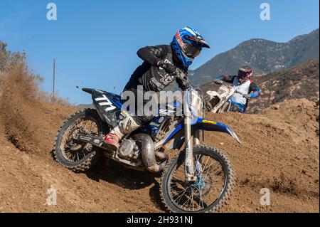 Motocross-Rennen beim jährlichen Red Bull Day 24th im Dirt Grand Prix am 27. November 2021 auf dem Glen Helen Raceway in Südkalifornien. Stockfoto