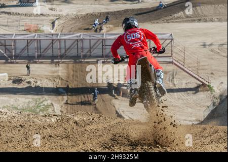 Motocross-Rennen beim jährlichen Red Bull Day 24th im Dirt Grand Prix am 27. November 2021 auf dem Glen Helen Raceway in Südkalifornien. Stockfoto