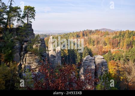 Prachovske skaly oder Prachov Felsen im Böhmischen Paradies, Tschechische Republik im Herbst Stockfoto