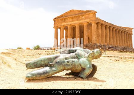 Herrliche Panoramen des Tempels von Concordia (Tempio della Concordia) im Tal der Tempel, Agrigento, Sizilien, Italien. Stockfoto