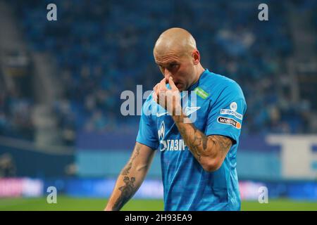 Sankt Petersburg, Russland. 03rd Dez 2021. Jaroslav Rakitsky (Nr. 44) von Zenit, der während des Fußballspiels der russischen Premier League zwischen Zenit Sankt Petersburg und Rostov in der Gazprom Arena gesehen wurde. Endergebnis: Zenit 2:2 Rostov. Kredit: SOPA Images Limited/Alamy Live Nachrichten Stockfoto