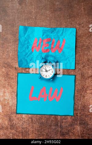 Konzeptionelle Beschriftung Neues Gesetz. Wort geschrieben über ein System von Regeln, die durch soziale oder staatliche Zeitmanagementpläne durchgesetzt werden, um Fortschritte zu erzielen Stockfoto