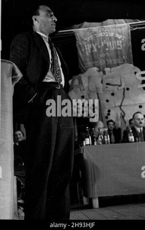 Warszawa, 1947-06. Krajowa konferencja Poalej Syjon Lewica - jednej z partii politycznych mniejszoœci ¿ydowskiej. Obrady dotyczy³y zakoñczonej w³aœnie sesji Organizacji Narodów Zjednoczonych, poœwiêconej utworzeniu pañstwa ¿ydowskiego w Palestynie. po/mgs PAP Dok³adny dzieñ wydarzenia nieustalony. Warschau, Juni 1947. Innenpolitische Konferenz von Poalej Syjon Lewica - einer der politischen Parteien der jüdischen Minderheit. Die Konferenz beendete gerade die UNO-Sitzung über die Schaffung eines jüdischen Staates in Palästina. po/mgs PAP Stockfoto