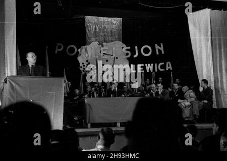 Warszawa, 1947-06. Krajowa konferencja Poalej Syjon Lewica - jednej z partii politycznych mniejszoœci ¿ydowskiej. Obrady dotyczy³y zakoñczonej w³aœnie sesji Organizacji Narodów Zjednoczonych, poœwiêconej utworzeniu pañstwa ¿ydowskiego w Palestynie. po/mgs PAP Dok³adny dzieñ wydarzenia nieustalony. Warschau, Juni 1947. Innenpolitische Konferenz von Poalej Syjon Lewica - einer der politischen Parteien der jüdischen Minderheit. Die Konferenz beendete gerade die UNO-Sitzung über die Schaffung eines jüdischen Staates in Palästina. po/mgs PAP Stockfoto