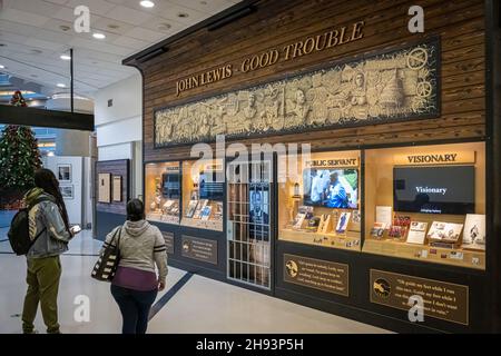 John Lewis - Ausstellung für gute Probleme am Hartsfield-Jackson Atlanta International Airport in Atlanta, Georgia. (USA) Stockfoto