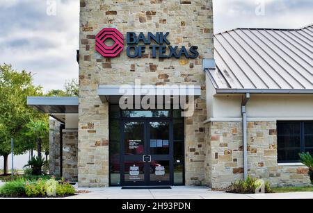 Houston, Texas USA 11-12-2021: Außenansicht der Bank of Texas in Houston, Texas. Fassade und Vordereingang des Finanzinstituts. Stockfoto