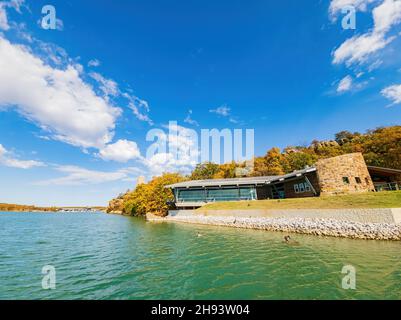 Außenansicht des Tucker Tower Nature Center im Lake Murray State Park in Oklahoma Stockfoto