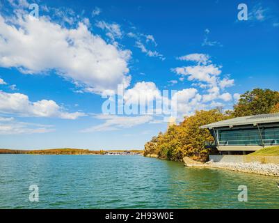 Außenansicht des Tucker Tower Nature Center im Lake Murray State Park in Oklahoma Stockfoto