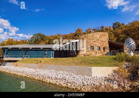 Außenansicht des Tucker Tower Nature Center im Lake Murray State Park in Oklahoma Stockfoto