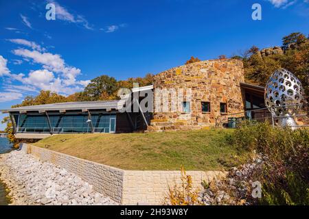 Außenansicht des Tucker Tower Nature Center im Lake Murray State Park in Oklahoma Stockfoto