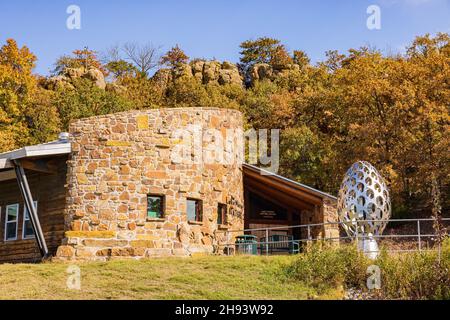 Außenansicht des Tucker Tower Nature Center im Lake Murray State Park in Oklahoma Stockfoto