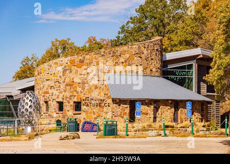 Außenansicht des Tucker Tower Nature Center im Lake Murray State Park in Oklahoma Stockfoto