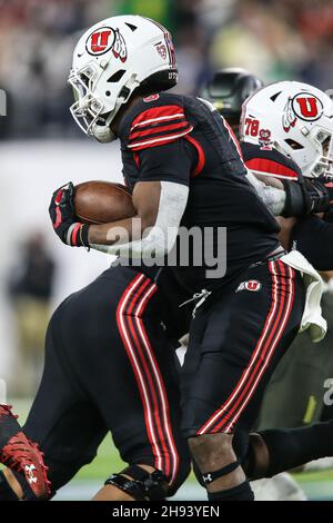 03. Dezember 2021: Utah Utes läuft zurück Tavion Thomas (9) läuft mit dem Ball während des PAC-12 Football Championship Game mit den Oregon Ducks und den Utah Utes im Allegiant Stadium in Las Vegas, NV. Die Utah Utes besiegten die Oregon Ducks 38 zu 10. Christopher Trim/CSM Stockfoto