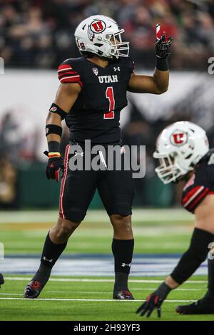 Las Vegas, NV, USA. 03rd Dez 2021. Nephi Sewell (1), der Utah Utes-Linebacker, spielt das Spiel während des PAC-12 Football Championship Game mit den Oregon Ducks und den Utah Utes im Allegiant Stadium in Las Vegas, NV. Die Utah Utes besiegten die Oregon Ducks 38 zu 10. Christopher Trim/CSM/Alamy Live News Stockfoto