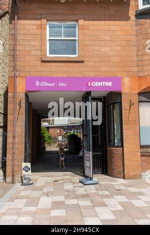 Dumfries, Schottland - Juli 24th 2021: Besuchen Sie das Scotland Tourist Information iCenter am White Sands in Dumfries, Schottland Stockfoto