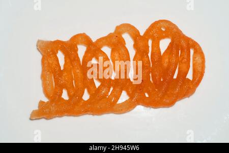 jalebi Indisches süßes Gericht isoliert auf weißem Hintergrund Stockfoto