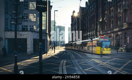 Straßenbahn im Stadtzentrum von Manchester Stockfoto