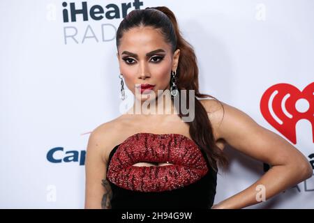 Inglewood, USA. 03rd Dez 2021. INGLEWOOD, LOS ANGELES, KALIFORNIEN, USA - 03. DEZEMBER: Anitta kommt bei iHeartRadio 102,7 KIIS FM's Jingle Ball 2021 präsentiert von Capital One, das am 3. Dezember 2021 auf dem Forum in Inglewood, Los Angeles, Kalifornien, USA, stattfand. (Foto von Xavier Collin/Image Press Agency) Quelle: Image Press Agency/Alamy Live News Stockfoto
