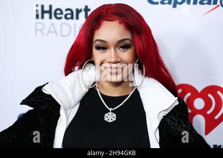 Inglewood, USA. 03rd Dez 2021. INGLEWOOD, LOS ANGELES, KALIFORNIEN, USA - 03. DEZEMBER: Saweetie kommt bei iHeartRadio 102,7 KIIS FM's Jingle Ball 2021 präsentiert von Capital One, das am 3. Dezember 2021 auf dem Forum in Inglewood, Los Angeles, Kalifornien, USA, stattfand. (Foto von Xavier Collin/Image Press Agency) Quelle: Image Press Agency/Alamy Live News Stockfoto