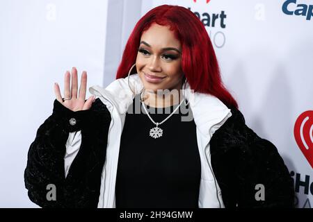 Inglewood, USA. 03rd Dez 2021. INGLEWOOD, LOS ANGELES, KALIFORNIEN, USA - 03. DEZEMBER: Saweetie kommt bei iHeartRadio 102,7 KIIS FM's Jingle Ball 2021 präsentiert von Capital One, das am 3. Dezember 2021 auf dem Forum in Inglewood, Los Angeles, Kalifornien, USA, stattfand. (Foto von Xavier Collin/Image Press Agency) Quelle: Image Press Agency/Alamy Live News Stockfoto